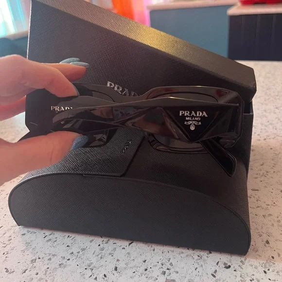 Prada black PR17 Sunglasses with Case - Picture 3 of 3